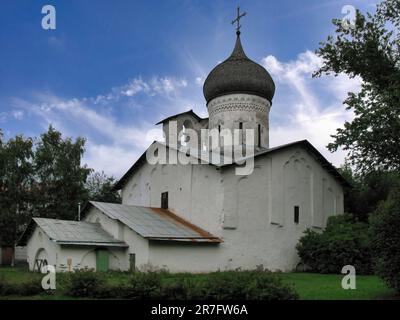 L'église Saint Nicholas d'Usokha est une église orthodoxe russe médiévale à Pskov Banque D'Images