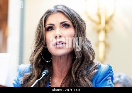 15 juin 2023, Washington, District de Columbia, Etats-Unis: KRISTI NOEM, Gouverneur du Dakota du Sud, prenant la parole à l'audience du Comité des ressources naturelles de la Chambre au Capitole des États-Unis. (Credit image: © Michael Brochstein/ZUMA Press Wire) USAGE ÉDITORIAL SEULEMENT! Non destiné À un usage commercial ! Banque D'Images