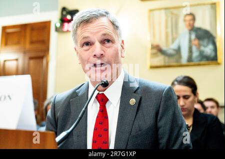 15 juin 2023, Washington, District de Columbia, Etats-Unis: MARK GORDON, Gouverneur du Wyoming, prenant la parole à l'audience du Comité des ressources naturelles de la Chambre au Capitole des États-Unis. (Credit image: © Michael Brochstein/ZUMA Press Wire) USAGE ÉDITORIAL SEULEMENT! Non destiné À un usage commercial ! Banque D'Images