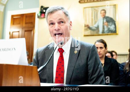 15 juin 2023, Washington, District de Columbia, Etats-Unis: MARK GORDON, Gouverneur du Wyoming, prenant la parole à l'audience du Comité des ressources naturelles de la Chambre au Capitole des États-Unis. (Credit image: © Michael Brochstein/ZUMA Press Wire) USAGE ÉDITORIAL SEULEMENT! Non destiné À un usage commercial ! Banque D'Images