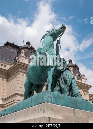 Budapest, Hongrie - 05.20.2023: Statue équestre du prince Eugène de Savoie à partir de 1897 au château de Buda à Budapest, Hongrie. Banque D'Images