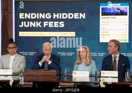 Le président des États-Unis Joe Biden fait des remarques sur les « frais de courrier indésirable » dans l’Auditorium de la Cour du Sud à la Maison Blanche à Washington, DC, 15 juin 2023. Crédit : Chris Kleponis/CNP/MediaPunch Banque D'Images