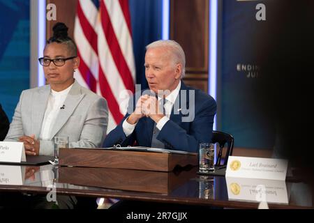 Le président des États-Unis Joe Biden fait des remarques sur les « frais de courrier indésirable » dans l’Auditorium de la Cour du Sud à la Maison Blanche à Washington, DC, 15 juin 2023. Crédit : Chris Kleponis/CNP/MediaPunch Banque D'Images