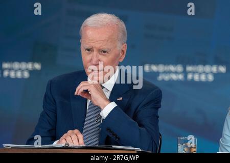 Le président des États-Unis Joe Biden fait des remarques sur les « frais de courrier indésirable » dans l'Auditorium de la Cour du Sud à la Maison Blanche à Washington, DC, 15 juin 2023.Credit: Chris Kleponis/CNP/MediaPunch Banque D'Images