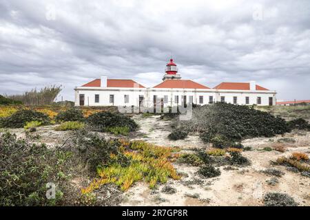 Odemira, Portugal- 20 octobre 2022: Beau phare de Cap de Cabo Sardao au Portugal Banque D'Images