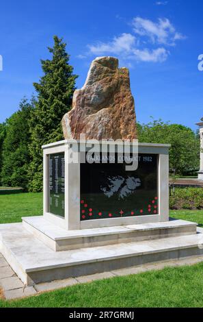 The Falklands Memorial à Alexandra Gardens, Cathays Park, Cardiff, pays de Galles, Royaume-Uni Banque D'Images