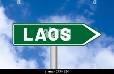 Panneau de route du Laos sur fond de ciel Banque D'Images