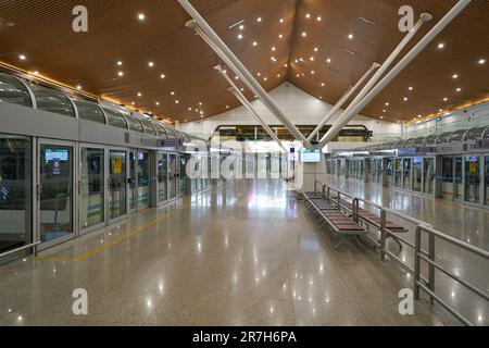 KUALA LUMPUR, MALAISIE - VERS MARS 2023 : Aerotrain à l'aéroport international de Kuala Lumpur. Banque D'Images