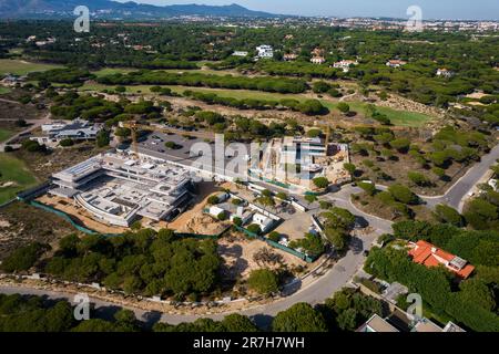 Vue aérienne par drone de Cristiano Ronaldo en construction luxueuse maison à Quinta da Marinha, Cascais, Portugal, 35km à l'ouest de Lisbonne Banque D'Images