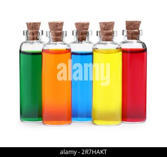 Flacons en verre avec différentes couleurs alimentaires sur fond blanc Banque D'Images