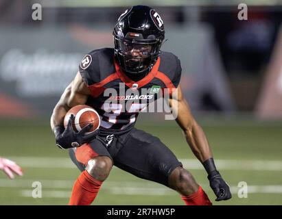 (Ottawa, Canada---15 juin 2023) Brandin Dandridge (37) des Noirs d'Ottawa dans la Ligue canadienne de football (LCF) action de saison régulière entre les Stampeders de Calgary aux Noirs d'Ottawa. Photographie Copyright Sean Burges / Mundo Sport Images 2023. Banque D'Images