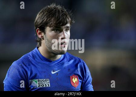 Le Français Alexis Palisson en action contre le pays de Galles lors du premier match de demi-finale de la coupe du monde de rugby 2011, Eden Park, Auckland, Nouvelle-Zélande, samedi, 15 octobre 2011. Banque D'Images