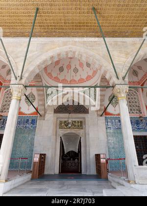 Entrée à Hatice Turhan valide Sultan Türbesi (tombe du Sultan Turhan) à Istanbul, Turquie Banque D'Images