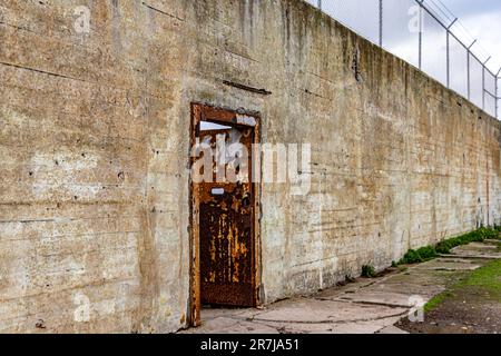 Porte de la prison fédérale de haute sécurité d'Alcatraz située sur une île au milieu de la baie de San Francisco, Californie, USA. Prison. Banque D'Images