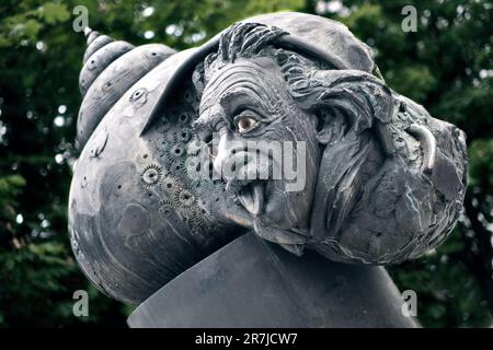 Ulm, Bade-wurtemberg, Allemagne - 16 juin 2023 : gros plan du monument-fontaine Albert Einstein à Ulm, lieu de naissance d'albert einsteins. Banque D'Images
