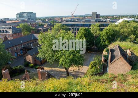Vue de Brewhouse Yard depuis la terrasse du château de Nottingham, Nottinghamshire Angleterre Royaume-Uni Banque D'Images
