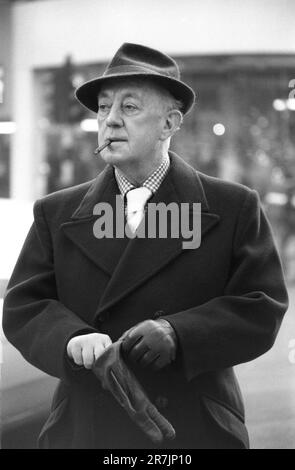 Sir Alec Guinness l'acteur qu'il interprète dans le Vieux pays, au Queens Theatre, avenue Shaftesbury. Londres, Angleterre vers 1977. 1970S ROYAUME-UNI HOMER SYKES Banque D'Images