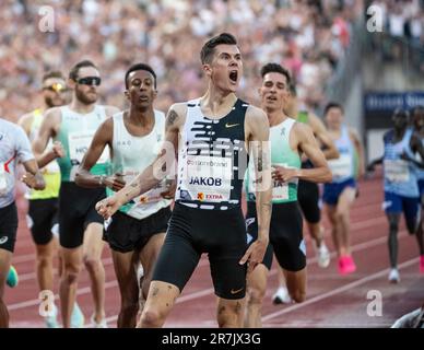 Jakob Ingebrigtsen, de Norvège, franchit la ligne d'arrivée pour remporter les 1500m hommes dans un nouveau PB et un nouveau leader mondial aux Jeux Bislett d'Oslo, à la Ligue des diamants de Wanda, au stade Bislett, Oslo, en Norvège, le 15th juin 2023. Photo Gary Mitchell Banque D'Images