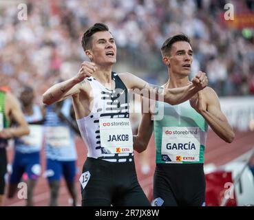 Jakob Ingebrigtsen, de Norvège, franchit la ligne d'arrivée pour remporter les 1500m hommes dans un nouveau PB et un nouveau leader mondial aux Jeux Bislett d'Oslo, à la Ligue des diamants de Wanda, au stade Bislett, Oslo, en Norvège, le 15th juin 2023. Photo Gary Mitchell Banque D'Images