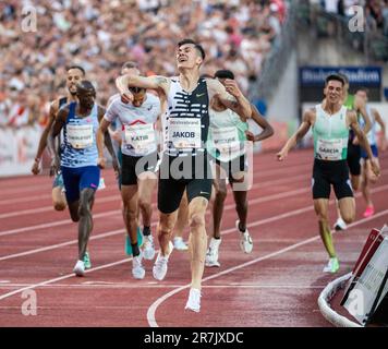 Jakob Ingebrigtsen, de Norvège, franchit la ligne d'arrivée pour remporter les 1500m hommes dans un nouveau PB et un nouveau leader mondial aux Jeux Bislett d'Oslo, à la Ligue des diamants de Wanda, au stade Bislett, Oslo, en Norvège, le 15th juin 2023. Photo Gary Mitchell Banque D'Images