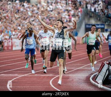 Jakob Ingebrigtsen, de Norvège, franchit la ligne d'arrivée pour remporter les 1500m hommes dans un nouveau PB et un nouveau leader mondial aux Jeux Bislett d'Oslo, à la Ligue des diamants de Wanda, au stade Bislett, Oslo, en Norvège, le 15th juin 2023. Photo Gary Mitchell Banque D'Images