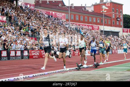 Jakob Ingebrigtsen, de Norvège, et Mohamed Katir, d'Espagne, en compétition aux Jeux Bislett d'Oslo, à la Ligue des diamants de Wanda, au stade Bislett, à Oslo, en Norvège, le 15th juin 2023. Photo Gary Mitchell Banque D'Images