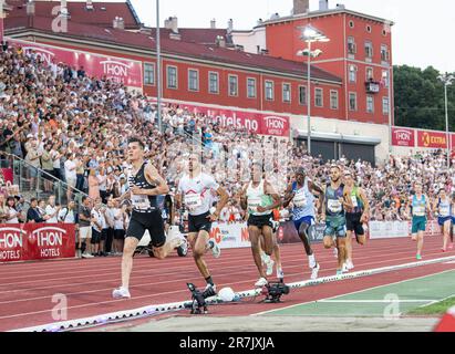 Jakob Ingebrigtsen, de Norvège, et Mohamed Katir, d'Espagne, en compétition aux Jeux Bislett d'Oslo, à la Ligue des diamants de Wanda, au stade Bislett, à Oslo, en Norvège, le 15th juin 2023. Photo Gary Mitchell Banque D'Images