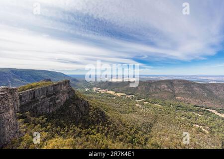 Australie, Victoria, Halls Gap, vue depuis Pinnacle Lookout dans le parc national de Grampians Banque D'Images