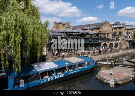 Camden Lock à Camden Town le 24th mai 2023 à Londres, Royaume-Uni. Camden Town est célèbre pour son marché, warren de mode et de boutiques près de Regent's Canal, et est un havre de contre-culture alternative. Banque D'Images