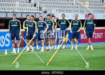 SKOPJE, MACÉDOINE DU NORD - 15 JUIN 2023 - les joueurs de l'Ukraine tiennent une session d'entraînement avant un match contre la Macédoine du Nord à l'arène nationale Banque D'Images