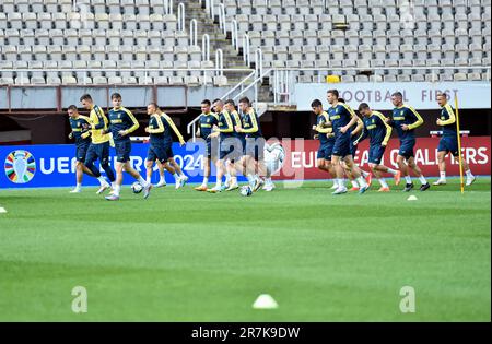 SKOPJE, MACÉDOINE DU NORD - 15 JUIN 2023 - les joueurs de l'Ukraine tiennent une session d'entraînement avant un match contre la Macédoine du Nord à l'arène nationale Banque D'Images