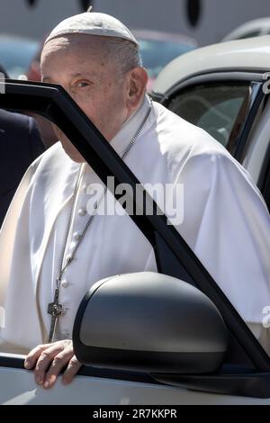 Rome. Italie, 16 juin 2023. Le Pape François arrive au Vatican après avoir été libéré de la Polyclinique Agostino Gemelli. Crédit: Maria Grazia Picciarella/Alay Live News Banque D'Images