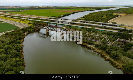 Pont de chemin de fer traversant la rivière salinas, entre Marina et Casovill Californie Banque D'Images