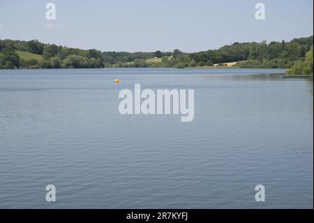 Un réservoir plein d'Ardenly à West Sussex le 16 juin 2023. Banque D'Images