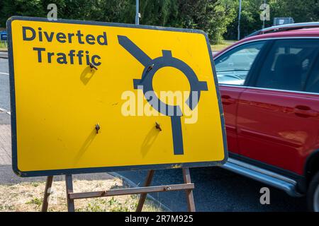 Panneau de déviation de trafic Rounabout. Banque D'Images