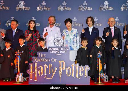 Minami Hamabe, Tom Felton, Yuriko Koike und Gäste BEI der Eröffnung der 'Warner Bros. Studio Tour Tokyo - The Making of Harry Potter' auf dem ehemaligen Toshimaen Gelände. Tokio, 16.06.2023 Banque D'Images