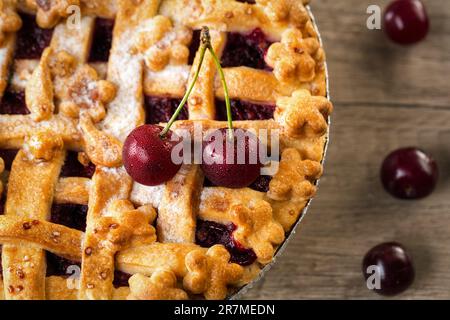 tarte aux cerises maison avec vue sur la cerise fraîche Banque D'Images