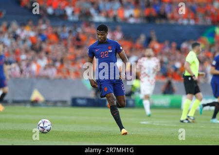 Rotterdam, pays-Bas. 14th juin 2023. Denzel Dumfries (NED) football : Ligue des Nations de l'UEFA demi-finales match entre les pays-Bas 2-4 Croatie au Stadion Feijenoord 'de Kuip' à Rotterdam, pays-Bas . Crédit: Mutsu Kawamori/AFLO/Alay Live News Banque D'Images