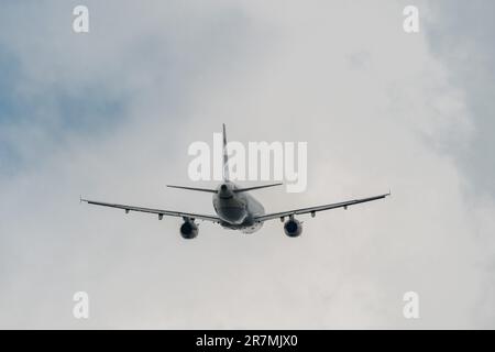 Zurich, Suisse, 2 mai 2023 SX-DVZ Aegean Airlines Airbus A321-231 décollage de la piste 28 Banque D'Images