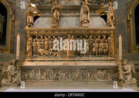 Arche de Saint Dominique, Nicola Pisano, Nicolo dell’Arca, et Michel-Ange, 1495, Basilique de San Domenico, Bologne, région de l'Émilie-Romagne, Italie Banque D'Images