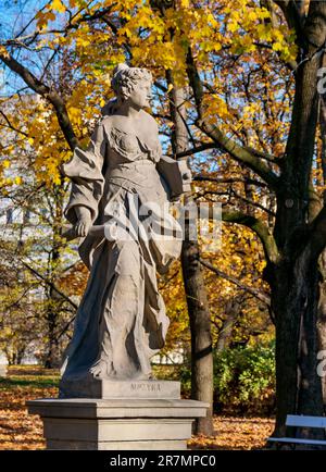 Sculpture dans le jardin Saxon, Varsovie, Voïvodeship de Masovian, Pologne Banque D'Images
