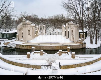 Amphithéâtre du parc Lazienki ou du parc des bains royaux, hiver, Varsovie, Voïvodeship de Masovian, Pologne Banque D'Images