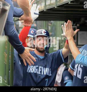 Chicago, États-Unis. 16th juin 2023. Chicago Cubs Dansby Swanson (7) célèbre son troisième repas à la maison contre les Orioles de Baltimore à Wrigley Field à Chicago vendredi, 16 juin 2023. Photo par Mark Black/UPI crédit: UPI/Alay Live News Banque D'Images