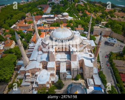 Vue aérienne de Sainte-Sophie à Sultanahmet dans la ville historique d'Istanbul, Turquie. Les zones historiques d'Istanbul est un site classé au patrimoine mondial de l'UNESCO depuis 1985. Banque D'Images