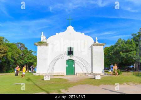 Trancoso, quartier de Porto Seguro, BA, Brésil - 06 janvier 2023: Vue de l'église de Sao Joao Batista au Quadrado de Trancoso, célèbre destination touristique Banque D'Images