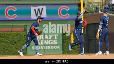 Chicago, États-Unis. 16th juin 2023. Les Cubs de Chicago célèbrent leur victoire en 10-3 sur les Orioles de Baltimore au Wrigley Field à Chicago, vendredi, 16 juin 2023. Photo par Mark Black/UPI crédit: UPI/Alay Live News Banque D'Images