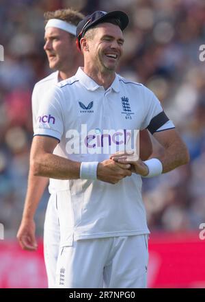 Edgbaston Cricket Stadium, Birmingham, Royaume-Uni. 16 juin 2023 à 1100hrs. England Men v Australia Men in the Ashes Cricket Test Match Day 1. James Anderson (Angleterre). Photo : Mark Dunn/Alay, Banque D'Images