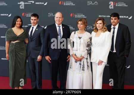 Monaco, Monaco. 17th juin 2023. Marie Ducruet, Louis Ducruet, Prince Albert II de Monaco, Julia de Nunez, Camille Gottlieb et Medy Anthony assistent au tapis rouge d'ouverture du Festival de télévision de Monte Carlo sur 16 juin 2023 62nd à Monte-Carlo, Monaco.image et copyright © Thierry CARPICO/ATP images (CARPICO Thierry/ATP/SPP) crédit: SPP Sport Press photo. /Alamy Live News Banque D'Images