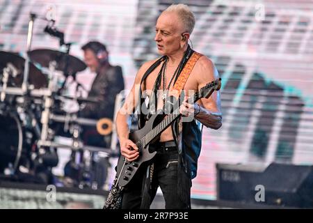 Clisson, France. 16th juin 2023. DEF Leppard en direct sur scène pendant le festival Hellfest en plein air à Clisson, France sur 16 juin 2023. Photo de Julien Reynaud/APS-Medias/ABACAPRESS.COM crédit: Abaca Press/Alay Live News Banque D'Images
