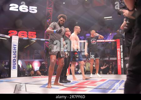 Atlanta, Géorgie, États-Unis. 17th juin 2023. Atlanta, GA - 16 juin: Maurice Greene danse en attendant la décision pendant la PFL Atlanta 5 sur 16 juin 2023 à l'arène d'élite des heures supplémentaires à Atlanta, Géorgie. (Credit image: © Aaron Litz/PX Imagens via ZUMA Press Wire) USAGE ÉDITORIAL SEULEMENT! Non destiné À un usage commercial ! Banque D'Images